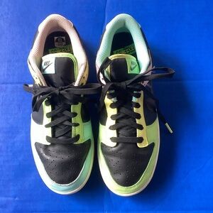 Nike Black and pastel colors Sneakers Low-Top Design, size 7.5